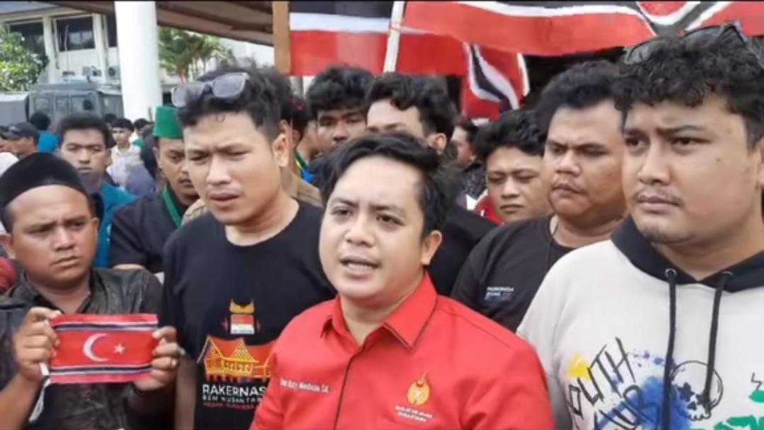 Koordinator aksi, Ilham Riski Maulana, saat memberikan keterangan kepada awak media. (Foto: Nukilan)
