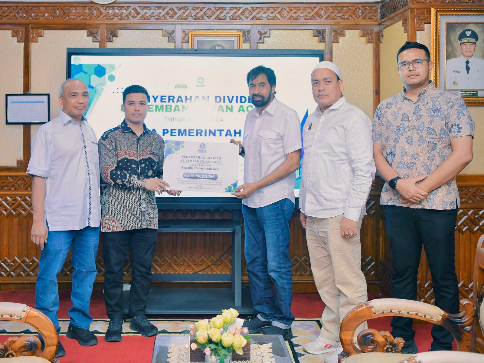 PEMA Serahkan Dividen Rp26,7 Miliar kepada Pemerintah Aceh. (Foto: For Nukilan)