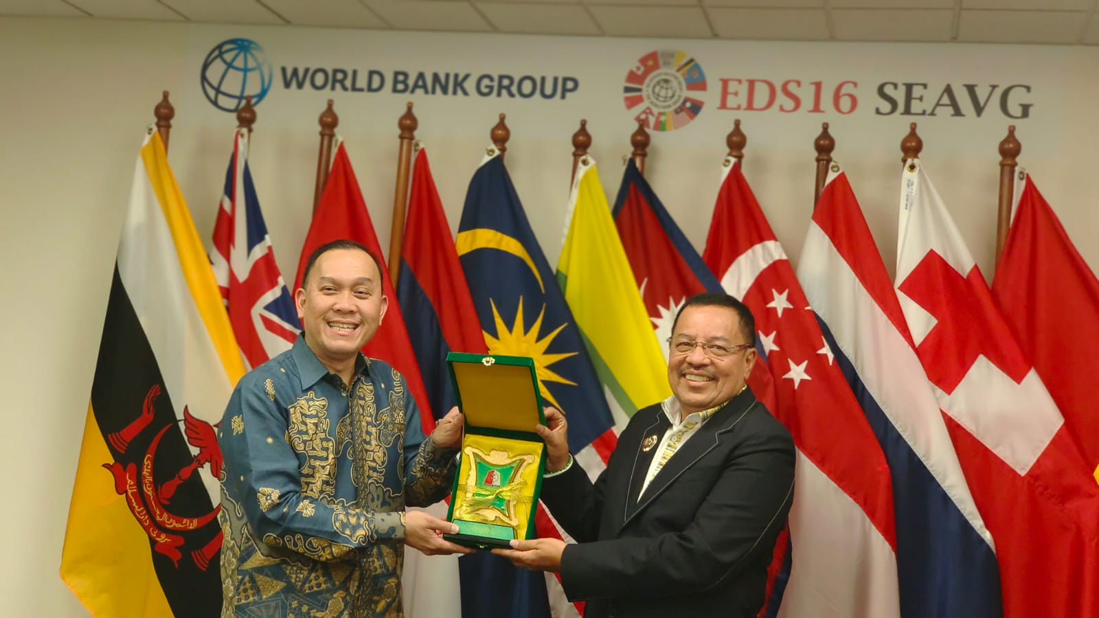 Bupati Nagan Raya, Dr. Teuku Raja Keumangan, S.H., M.H., menjadi satu-satunya kepala daerah di Indonesia yang diundang secara khusus oleh World Bank Group ke kantor pusat mereka di Washington, D.C., Amerika Serikat, Sabtu (14/6/2025). (Foto: For Nukilan)