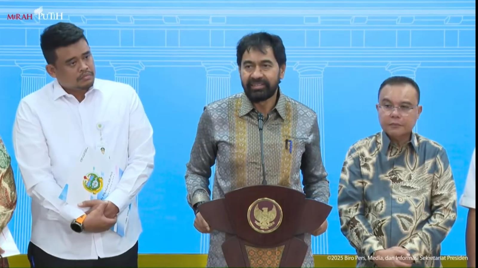 Mualem menyampaikan pernyataan dalam konferensi pers di Istana Kepresidenan. (Foto: Tangkapan Layar)