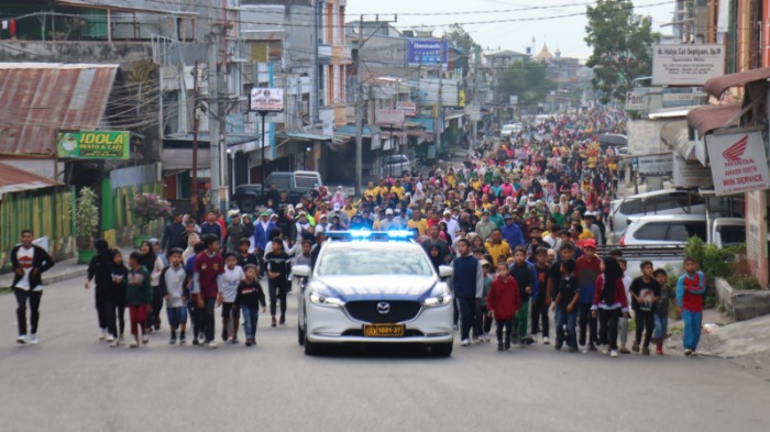 Ribuan Warga Aceh Tengah Meriahkan Jalan Santai di Peringatan Hari Bhayangkara ke-79. (Foto: LintasGayo)