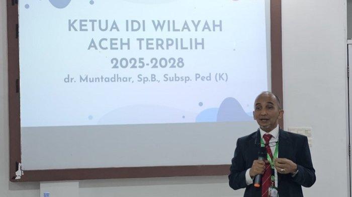 dr Muntadar, SpB, Subsp, Ped (K), salah seorang dokter di SMF Bedah RSUZA Banda Aceh terpilih secara aklamasi sebagai Ketua IDI Wilayah Aceh periode 2025-2028, dalam Musyawarah Wilayah (Muswil) IDI di Bireuen, dimulai Sabtu (21/6/2025) malam. (Foto: For Nukilan)