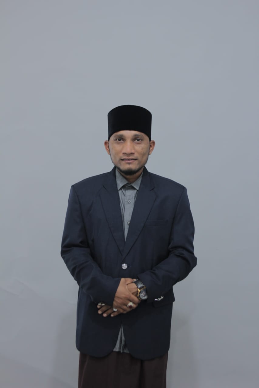 Kepala SMA Islam Terpadu (IT) Sirajul ’Ibad Meukek, Tgk. Mohd Waliyul Abar, S.H. (Foto: Dok. Pribadi)