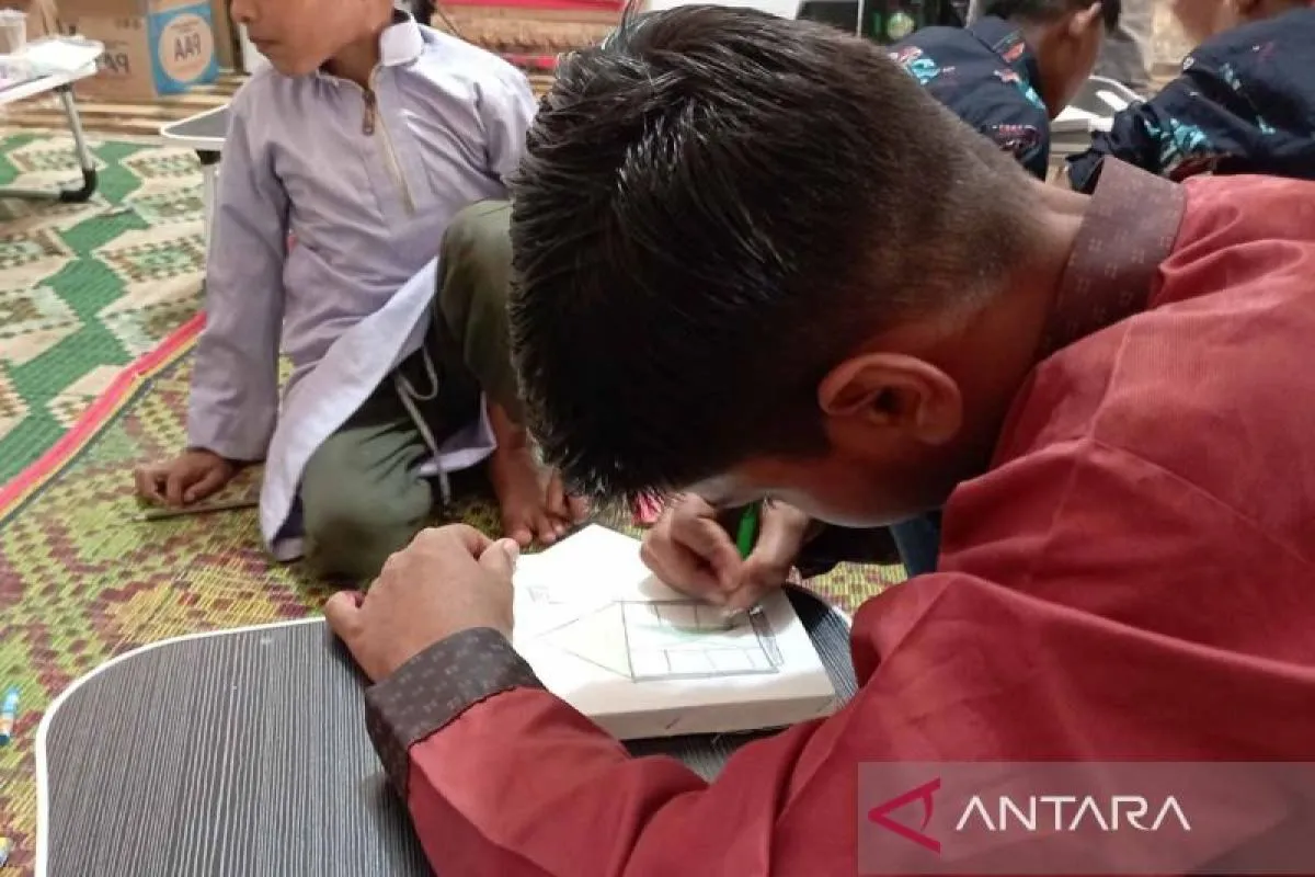 Anak-anak Rohingya di Aceh Meriahkan Hari Pengungsi Sedunia. (Foto: ANTARA)