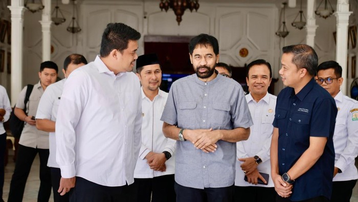 Gubernur Sumatera Utara Bobby Nasution melakukan kunjungan ke Banda Aceh untuk menemui Gubernur Aceh Muzakir Manaf alias Mualem. (Foto: detik.com)