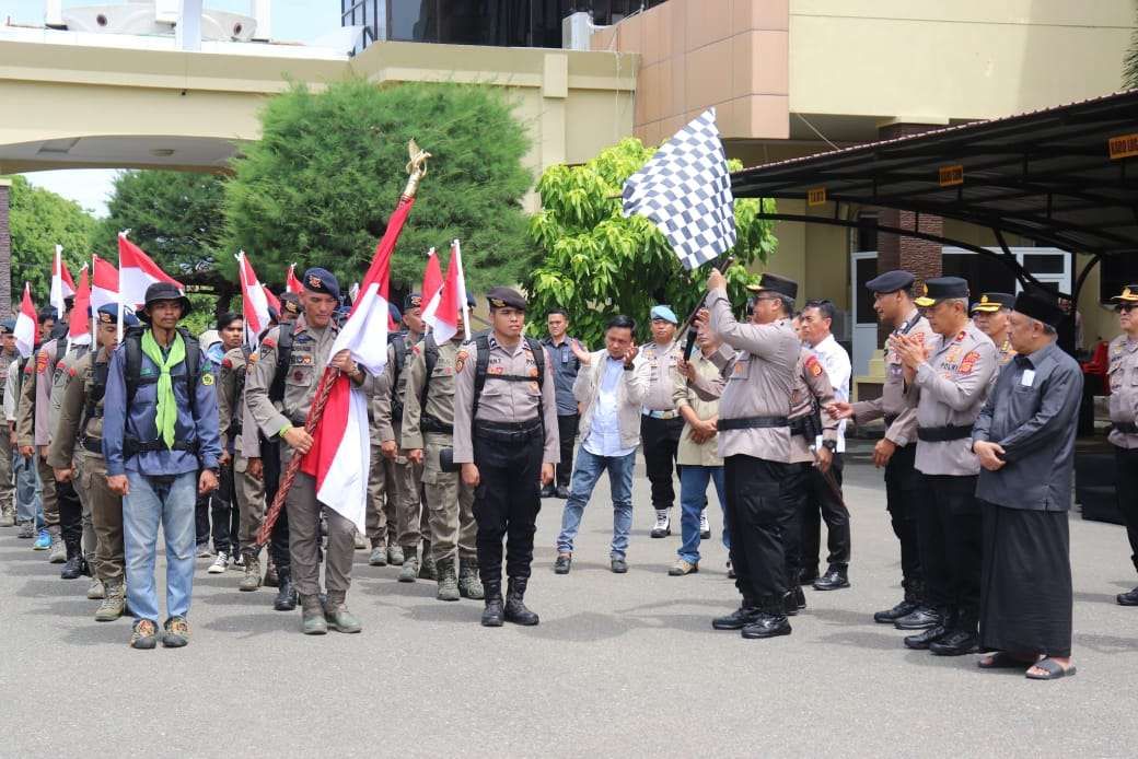Kapolda Aceh Resmi Lepas Tim Ekspedisi Gunung Leuser. (Foto: RRI)