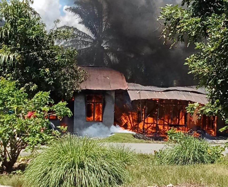 Kebakaran Hanguskan Rumah di Desa Sigleng, Kec. Trumon, Kab. Aceh Selatan. (Foto: For Nukilan)