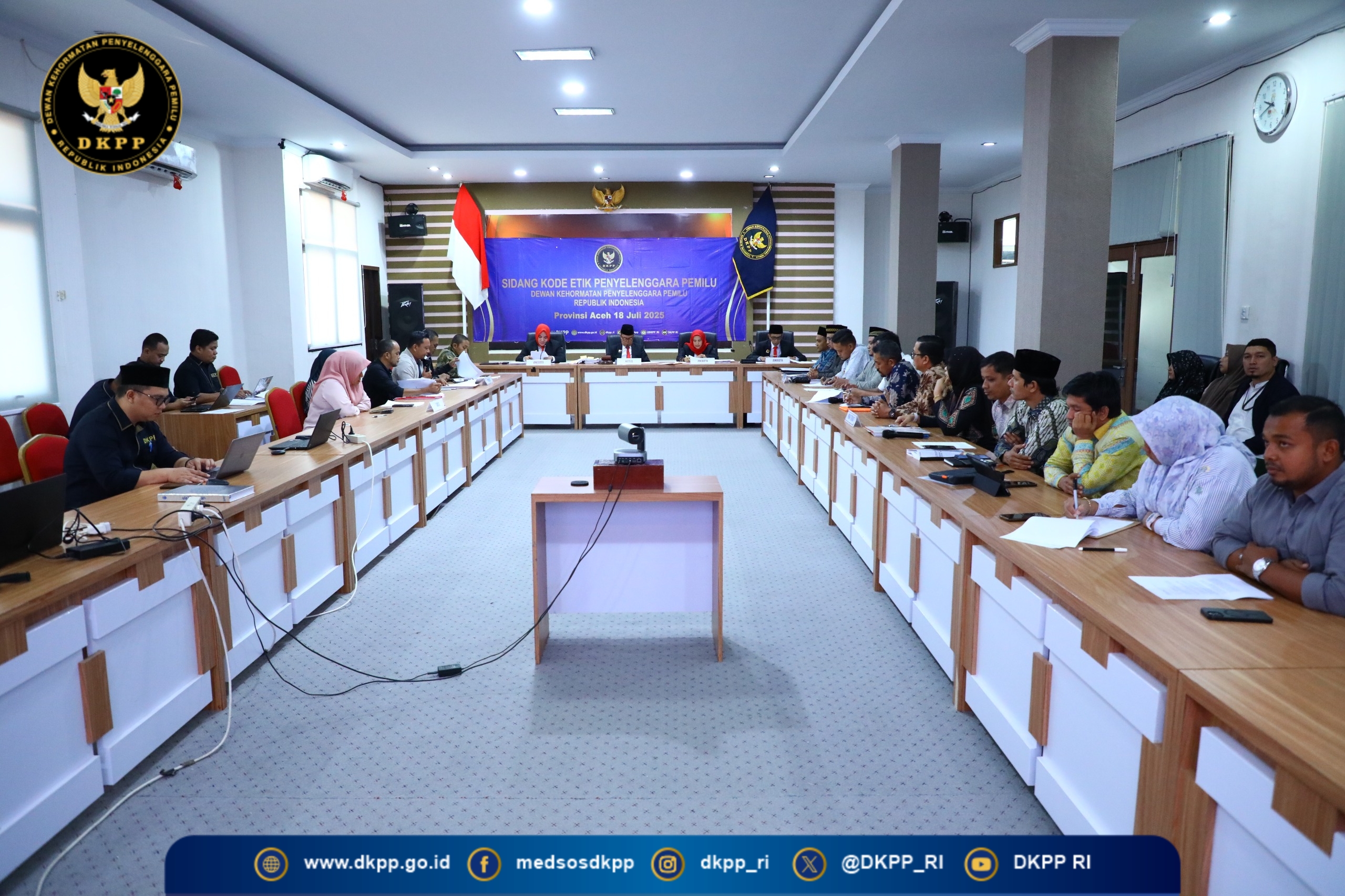 DKPP Periksa Ketua dan Anggota KIP Banda Aceh Terkait Dugaan Penggelembungan Suara. (Foto: DKPP)
