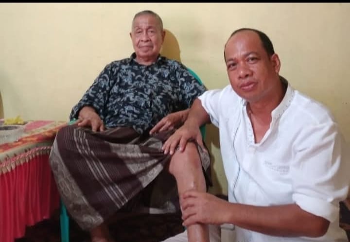 Mustafa Ahmad bersama dengan Gusmawi Mustafa. (Foto: For Nukilan)