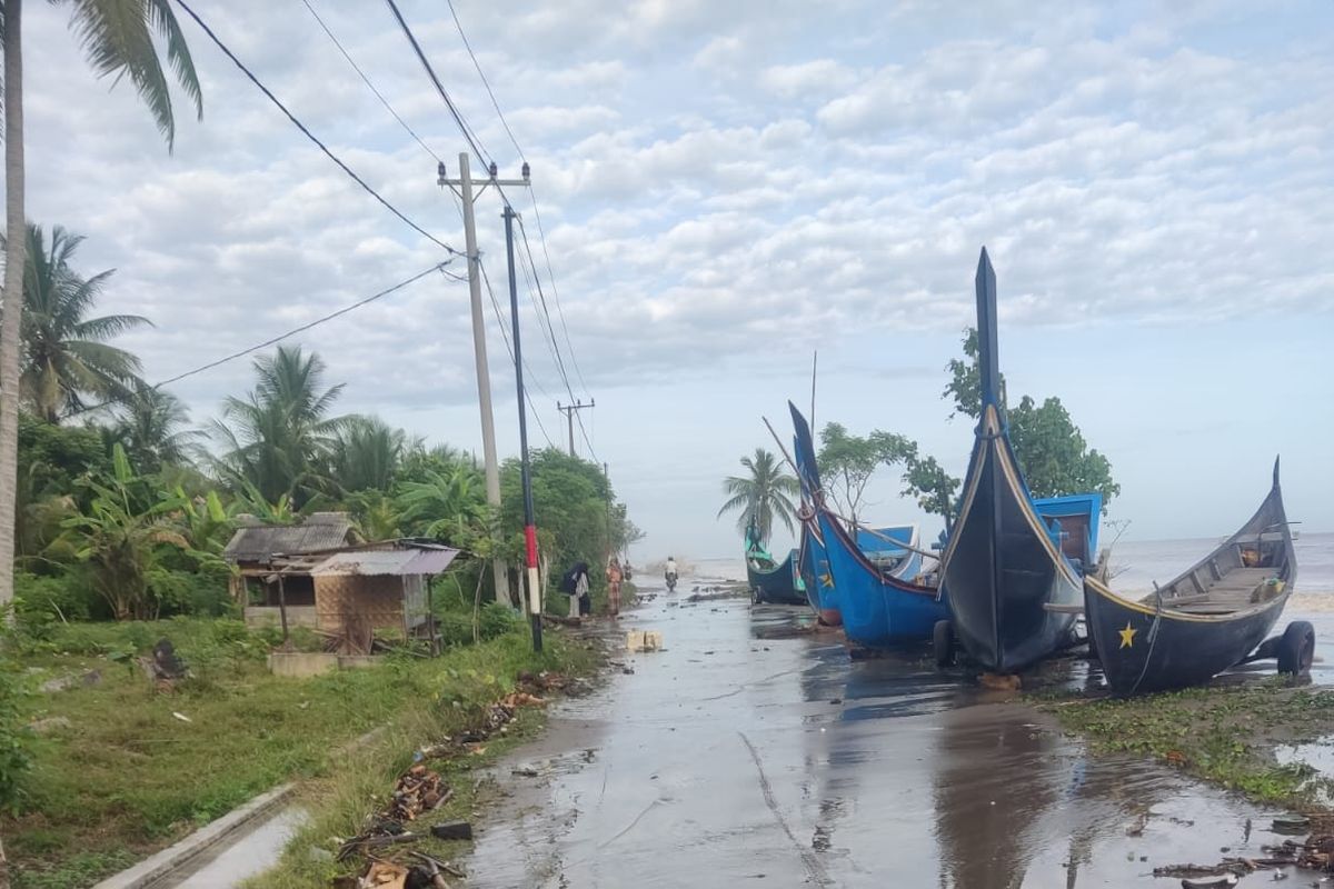 Bibir pantai Desa Lhok Puuk, Kecamatan Seunuddon, Kabupaten Aceh Utara, Provinsi Aceh, Rabu (23/7/2025),(Foto: DOC WARGA)