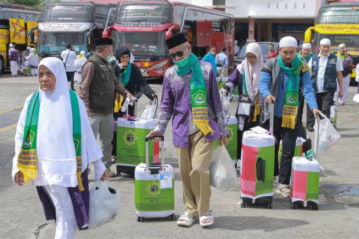 Sejumlah jemaah haji Aceh Besar saat kembali tiba di tanah air, di Banda Aceh, Rabu (2/7/2025). (Foto: Dok Kemenag Aceh Besar)