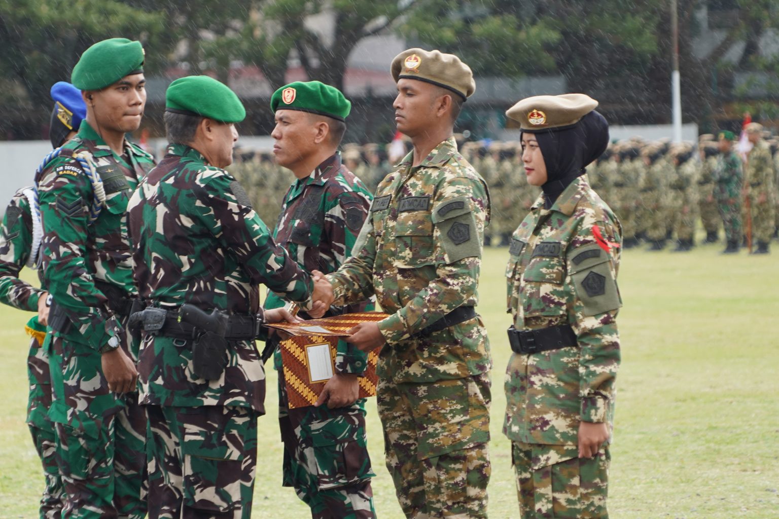 Pangdam IM Resmi Tutup Pendidikan Militer dan Pelatihan Manajerial SPPI Batch-3 di Blang Padang. (Foto: Kodam IM)