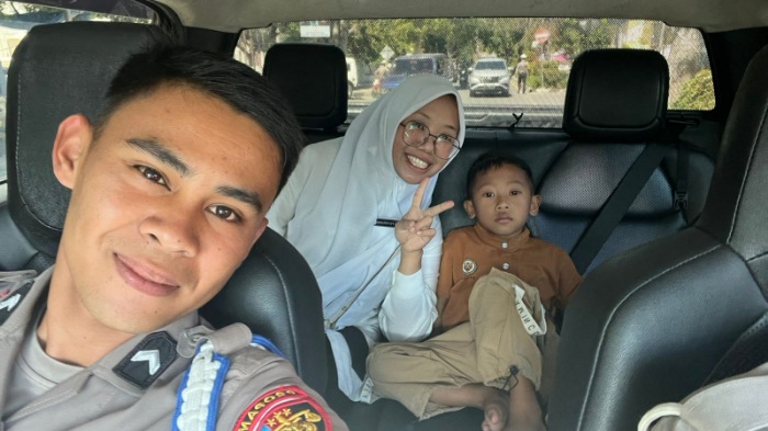 Seorang Ibu Hamil di Aceh Tengah Ngidam Naik Mobil Polisi. (Foto: Lintasgayo.co)