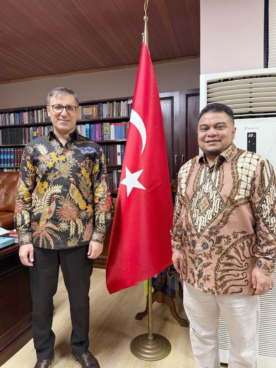 Tim khusus Aceh dan Duta Besar Turkiye untuk Indonesia, Prof. Dr. Talip Küçükcan. (Foto: For Nukilan)