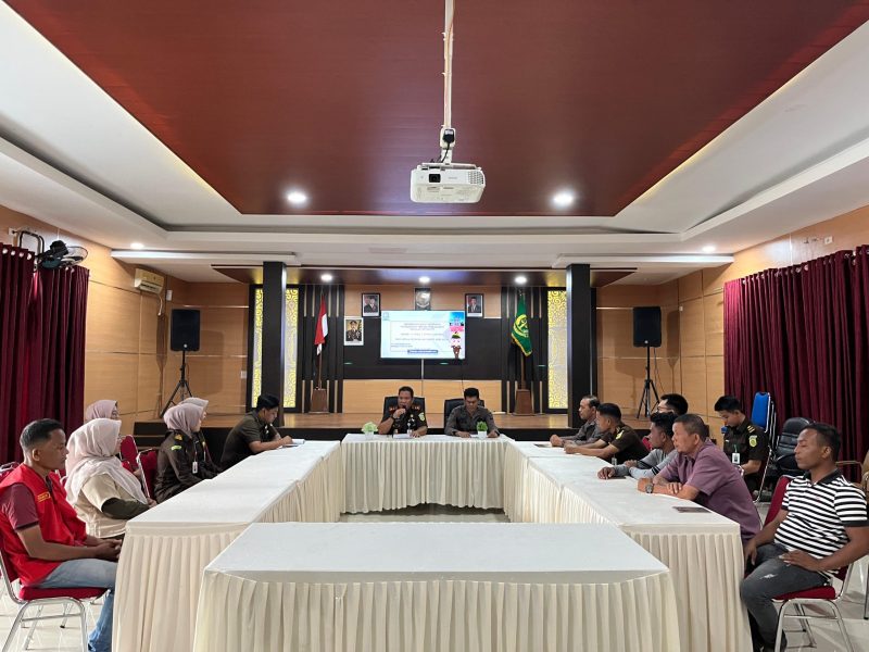 Penyelesaian kasus pencurian melalui Restorative Justice di Kejaksaan Negeri Aceh Besar, pada Kamis 31 Juli 2025. (Foto: Dok. Kejari Aceh Besar)