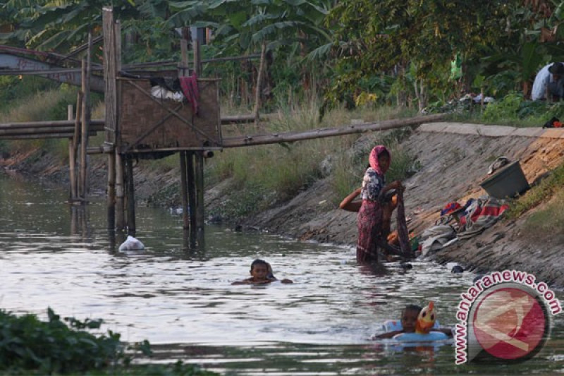 Ilustrasi buang air besar sembarangan (BABS). (Foto: Antara)