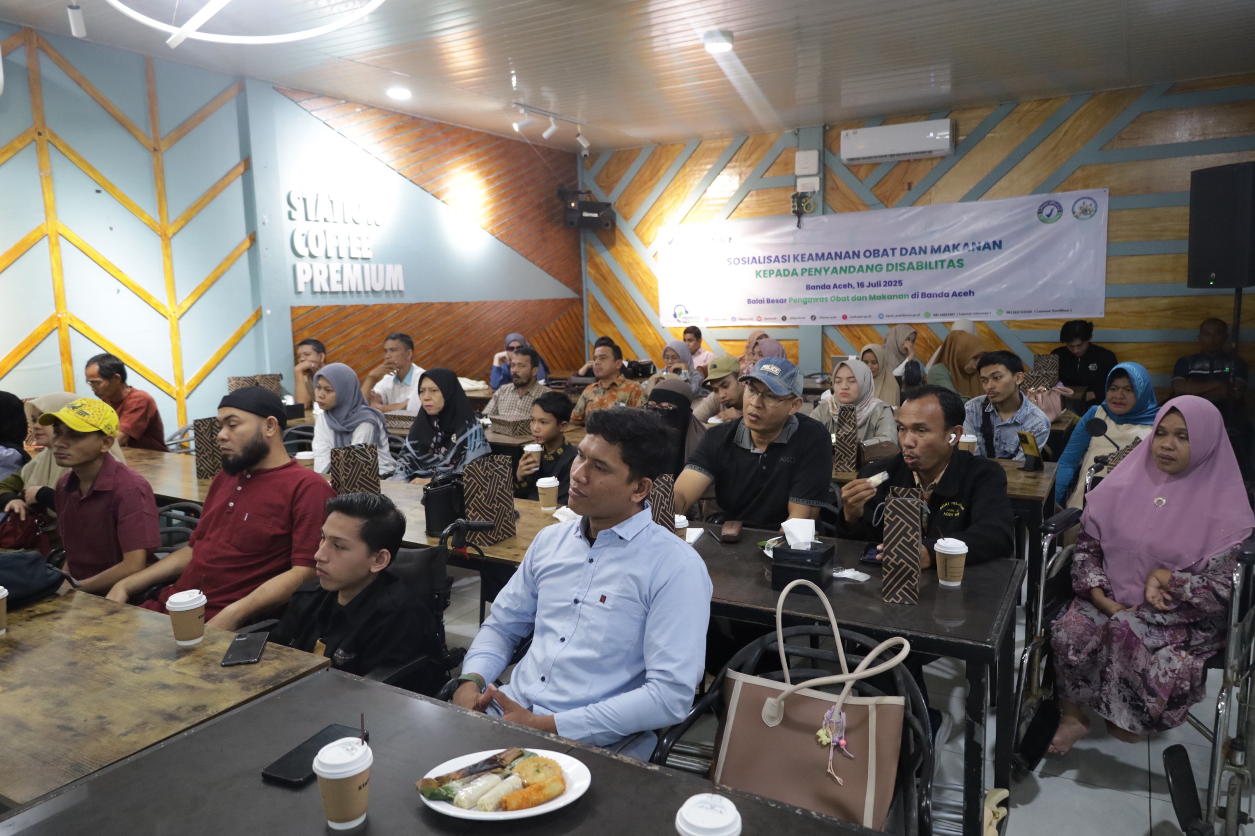 Sosialisasi keamanan obat dan makanan, Rabu (16/07/2025) di Station Coffee, Aceh Besar. (Foto: Dok BPOM Aceh)