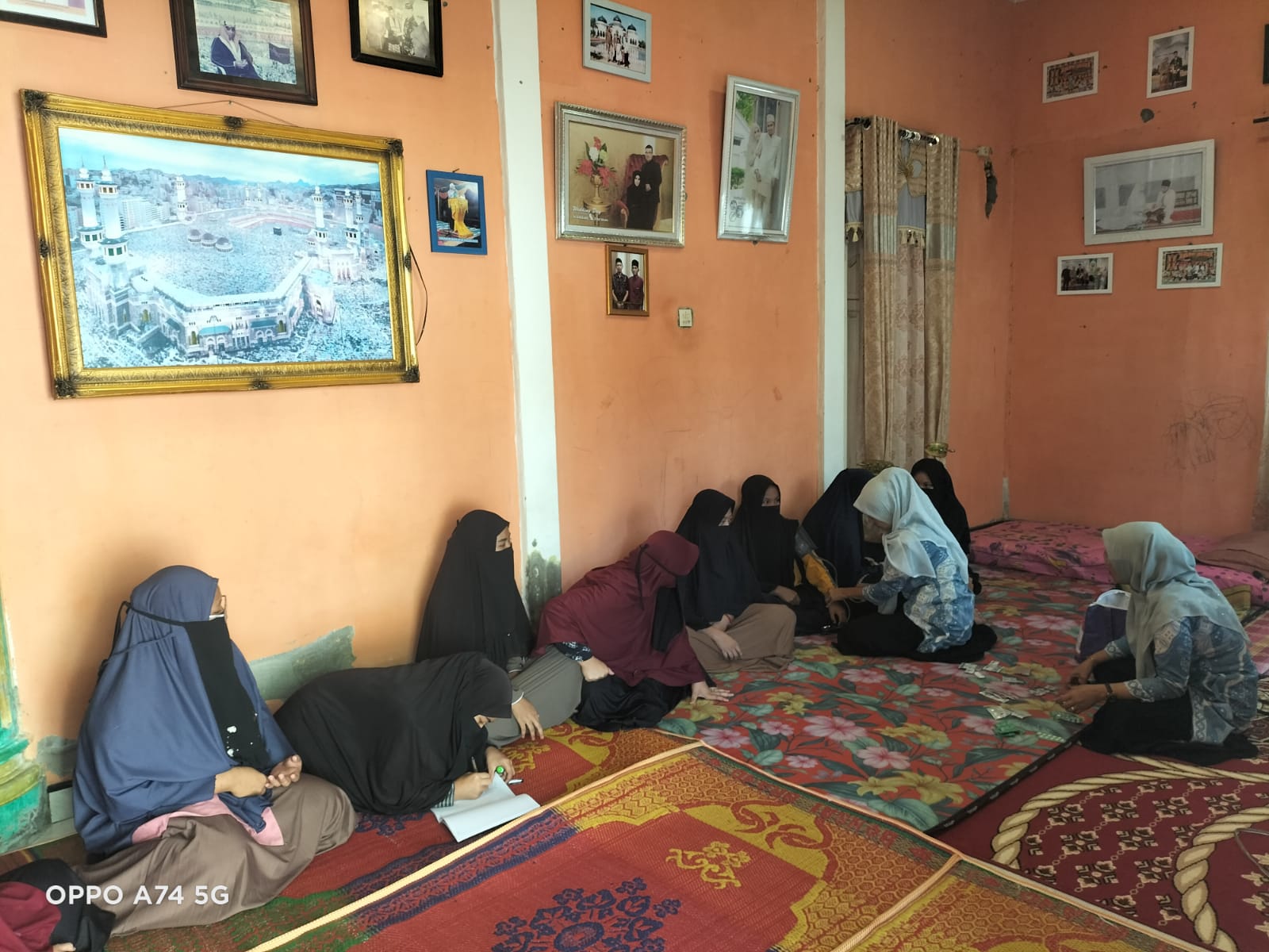 Belasan santri dan santriwati Dayah Sirajul ‘Ibad di Gampong Rottueungoh, Kecamatan Meukek, mengalami gangguan kesehatan secara bersamaan pada Kamis, 3 Juli 2025. (Foto: For Nukilan)