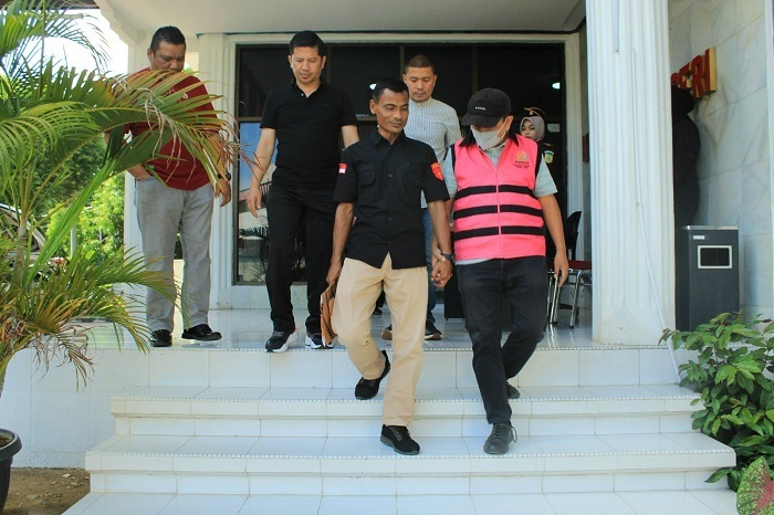 Muhammad Yasir (49), terpidana kasus korupsi lahan zikir Nurul Arafah dieksekusi ke Lembaga Pemasyarakatan (Lapas) Kelas IIA Banda Aceh di Lambaro, Jumat (25/7/2025). (Foto: Kejari Aceh)