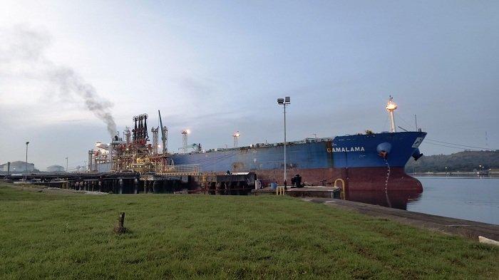 ilustrasi Proses lifting 72.637 barel kondensat. (Foto: SerambiNews)
