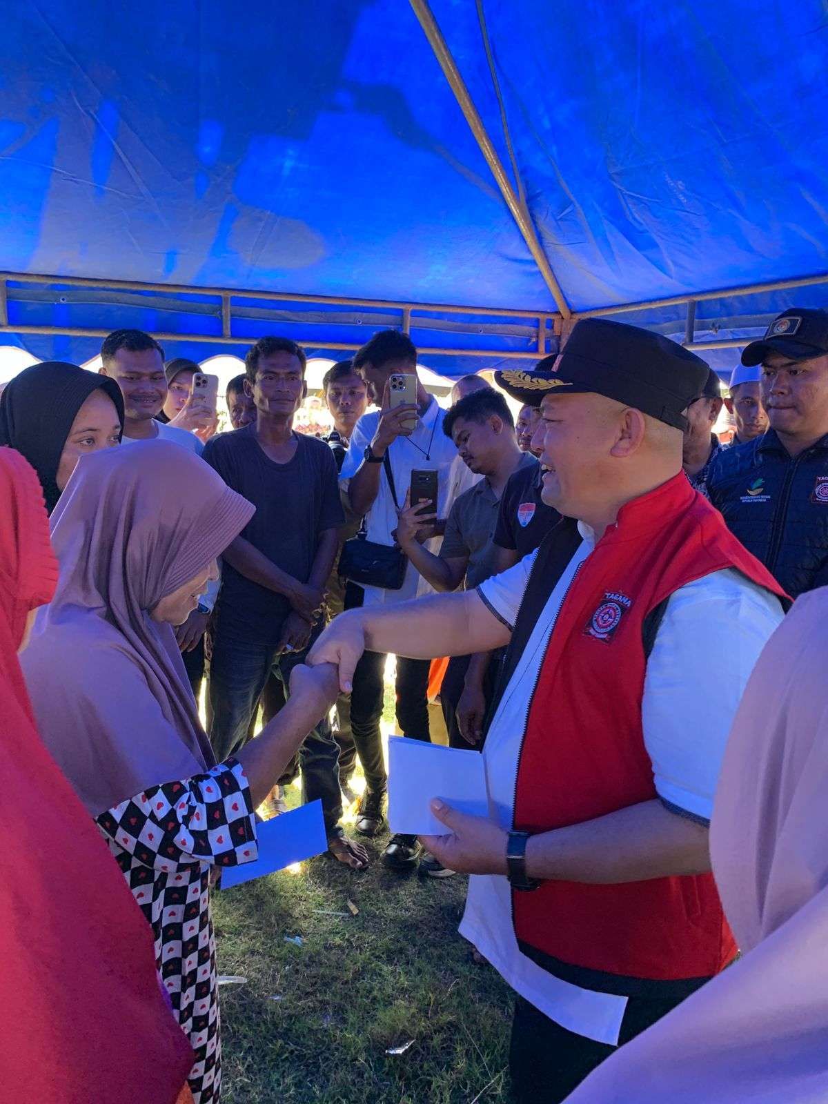 Bupati Aceh Utara Salurkan Bantuan untuk Korban Angin Kencang. (Foto: Pemkab Aceh Utara)