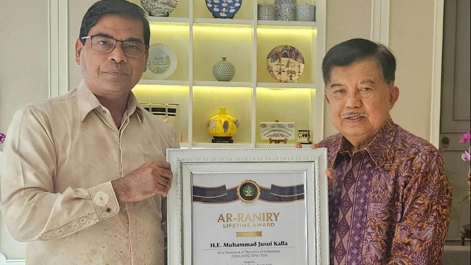 Rektor UIN Ar-Raniry Mujiburrahman menyambangi kediaman Jusuf Kalla, Senin (18/8/2025). (Foto: Humas UINAR)