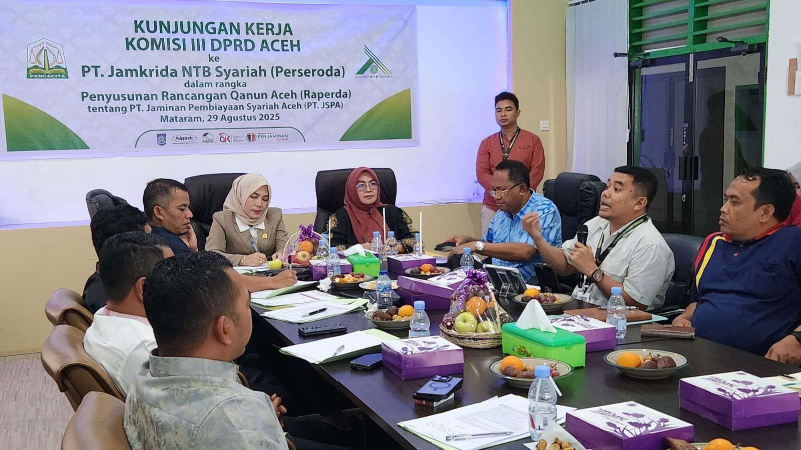 Komisi III Dewan Perwakilan Rakyat (DPR) Aceh melakukan kunjungan kerja ke PT Jamkrida NTB Syariah di Mataram, Jumat (29/8/2025). (Foto:RRI)