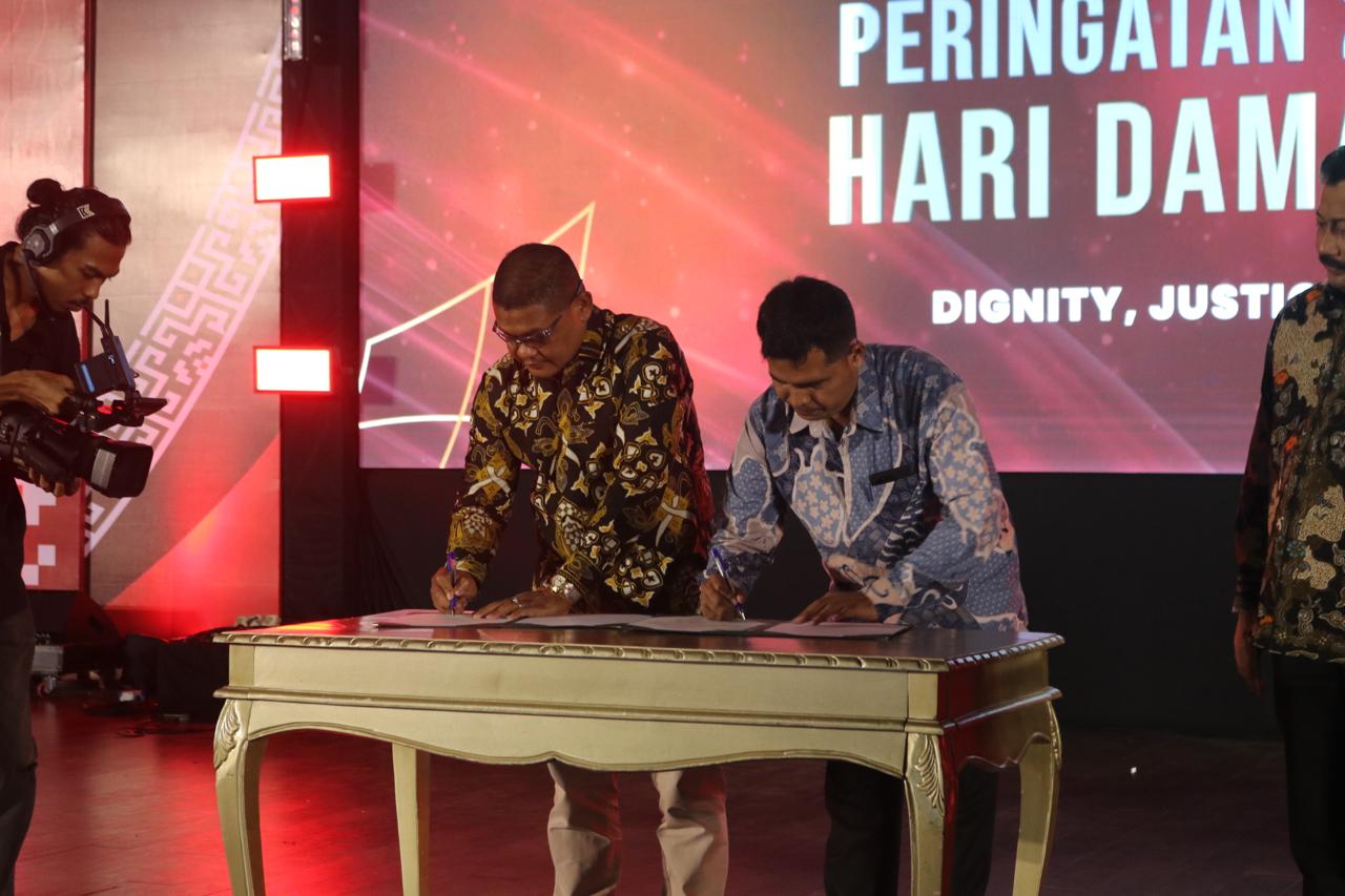 Sekolah Pascasarjana Universitas Syiah Kuala (USK) dan Badan Reintegrasi Aceh (BRA) menandatangani Memorandum of Agreement (MoA) serta Implementation of Agreement (IA) di Gedung Balee Meuseraya Aceh (BMA), Jumat (15/8/2025). (Foto: For Nukilan)