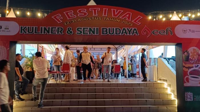 Pengurus Pusat Taman Iskandar Muda (PPTIM) menyelenggarakan Festival Kuliner dan Seni Budaya Aceh 2025, di Mal Plaza Festival, Jalan HR Rasuna Said, Kuningan, Setiabudi, Jakarta Selatan. Foto direkam Jumat (22/8/2025) malam. (Foto: Ist)