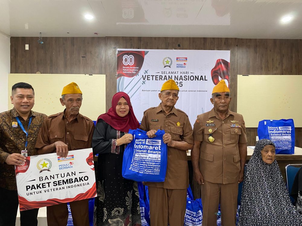 100 Veteran di Banda Aceh Terima Bantuan Sembako dari Indomaret. (Foto: Humas BNA)