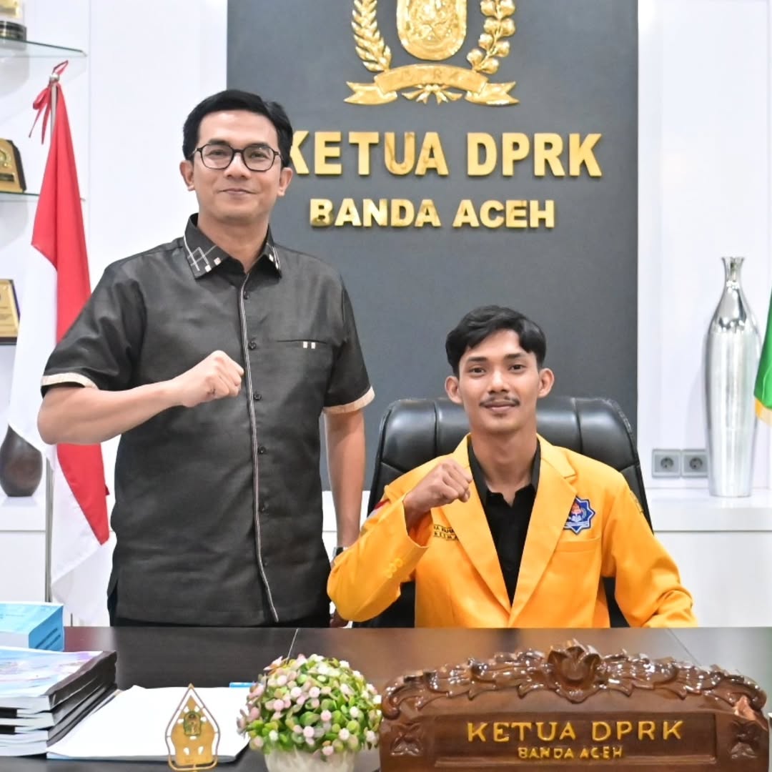 Ketua Dewan Perwakilan Rakyat Kota (DPRK) Banda Aceh, Irwansyah, menerima kunjungan dari Presiden Mahasiswa Universitas Teuku Umar (UTU) di ruang kerjanya, Selasa (5/8/2025). (Foto: Instagram)