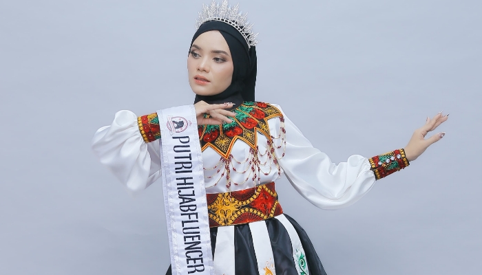 Maulida, atau yang akrab disapa Moly, resmi dinobatkan sebagai Putri Hijabfluencer Aceh 2025. (Foto: LintasGayo.co)