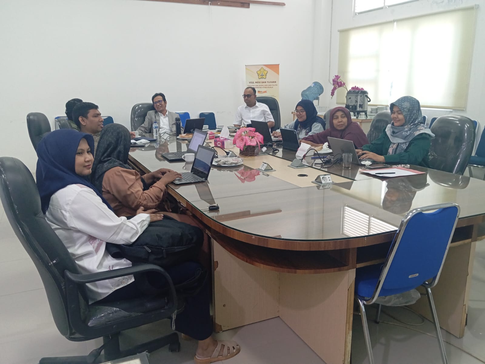 Plt Koordinator Prodi Sosiologi, Yuva Ayuning Anjar, menjelaskan bahwa pelatihan ini menjadi bagian dari upaya Prodi untuk mendorong para dosennya aktif dalam pengembangan ilmu pengetahuan melalui pelaksanaan tri dharma perguruan tinggi. (Foto: Nukilan)