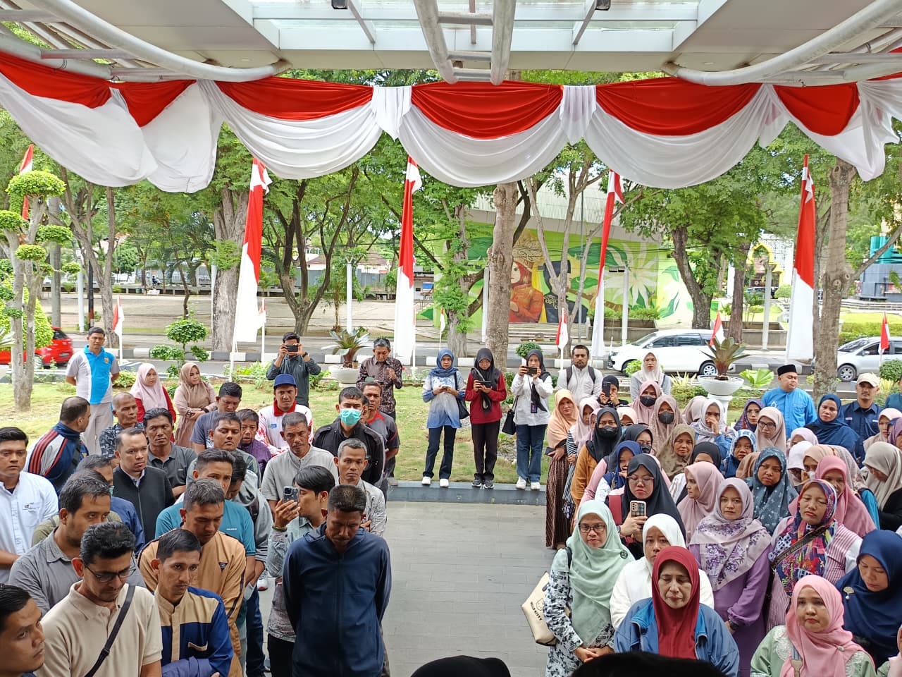 Para tenaga kontrak di linngkungan Pemerintah Kota Banda Aceh. (Foto: Nukilan/Rezi)