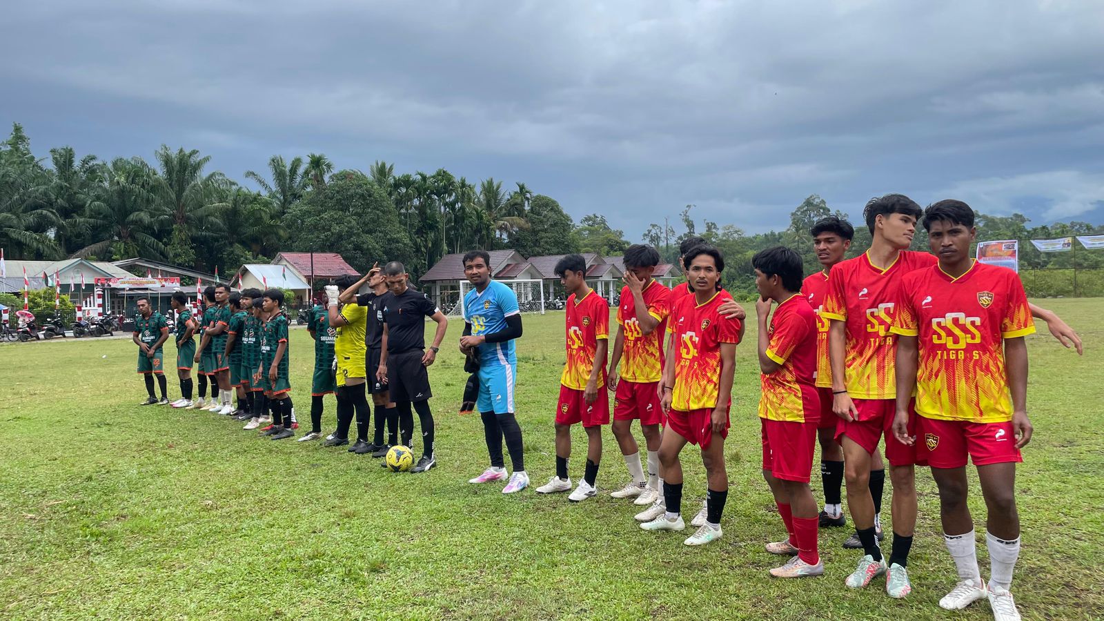 Camat Beutong Resmi Buka IPMB Football Cup Ke-III 2025. (Foto: For Nukilan)
