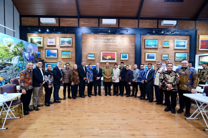 Pertemuan dengan Presiden ke-6 Republik Indonesia, Susilo Bambang Yudhoyono (SBY) di Cikeas, Jawa Barat, Rabu, 13 Agustus 2025. (Foto: Dokumentasi/ Pemprov Aceh)