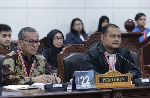 Pemohon beserta kuasanya saat Sidang Pemeriksaan Pendahuluan Perkara Nomor 140/PUU-XXIII/2025 Pengujian Materiil Undang–Undang Nomor 23 Tahun 2011 tentang Pengelolaan Zakat, Jumat (22/8/2025). (Foto: Humas/Bay)