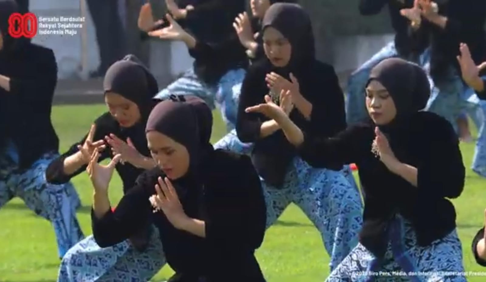 Pesilat Perempuan Tampil Memukau di HUT ke-80 RI. (Foto: Tangkapan Layar)