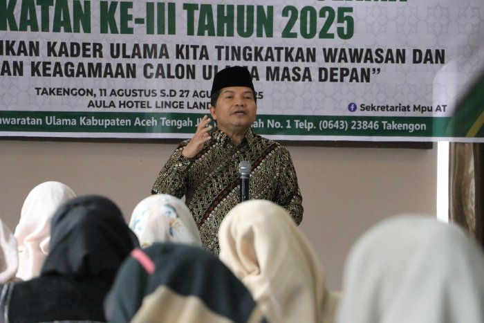 Abu Faisal dan Wakil Ketua LPPOM MPU Aceh Isi Materi PKU di Aceh Tengah. (Foto: MPU Aceh)