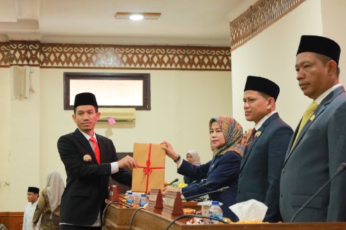 DPRK Aceh Barat Sahkan Dua Qanun Strategis untuk Percepatan Pembangunan. (Foto: Pemkab Aceh Barat)