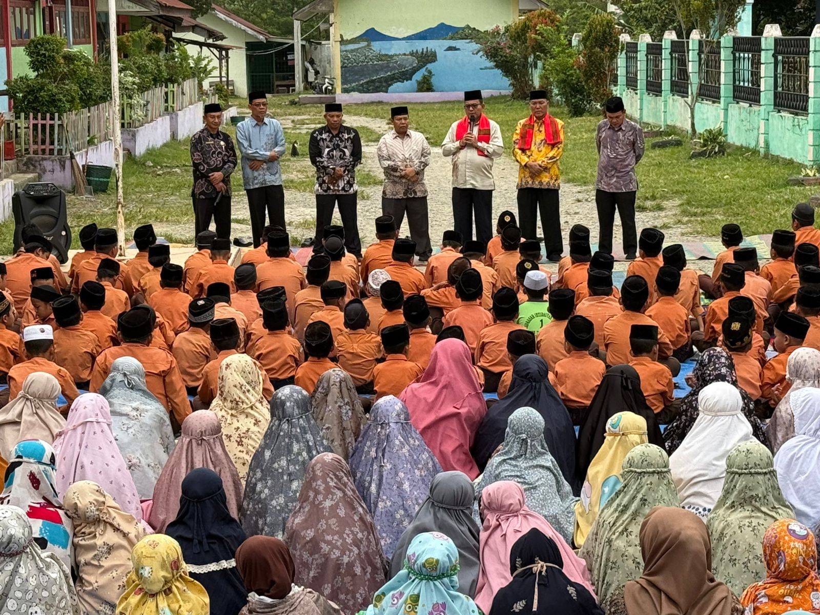 Kakanwil Kemenag Aceh Dorong Siswa Biasakan Membaca Al-Qur'an Sebelum Belajar. (Foto: Kemenag Aceh)