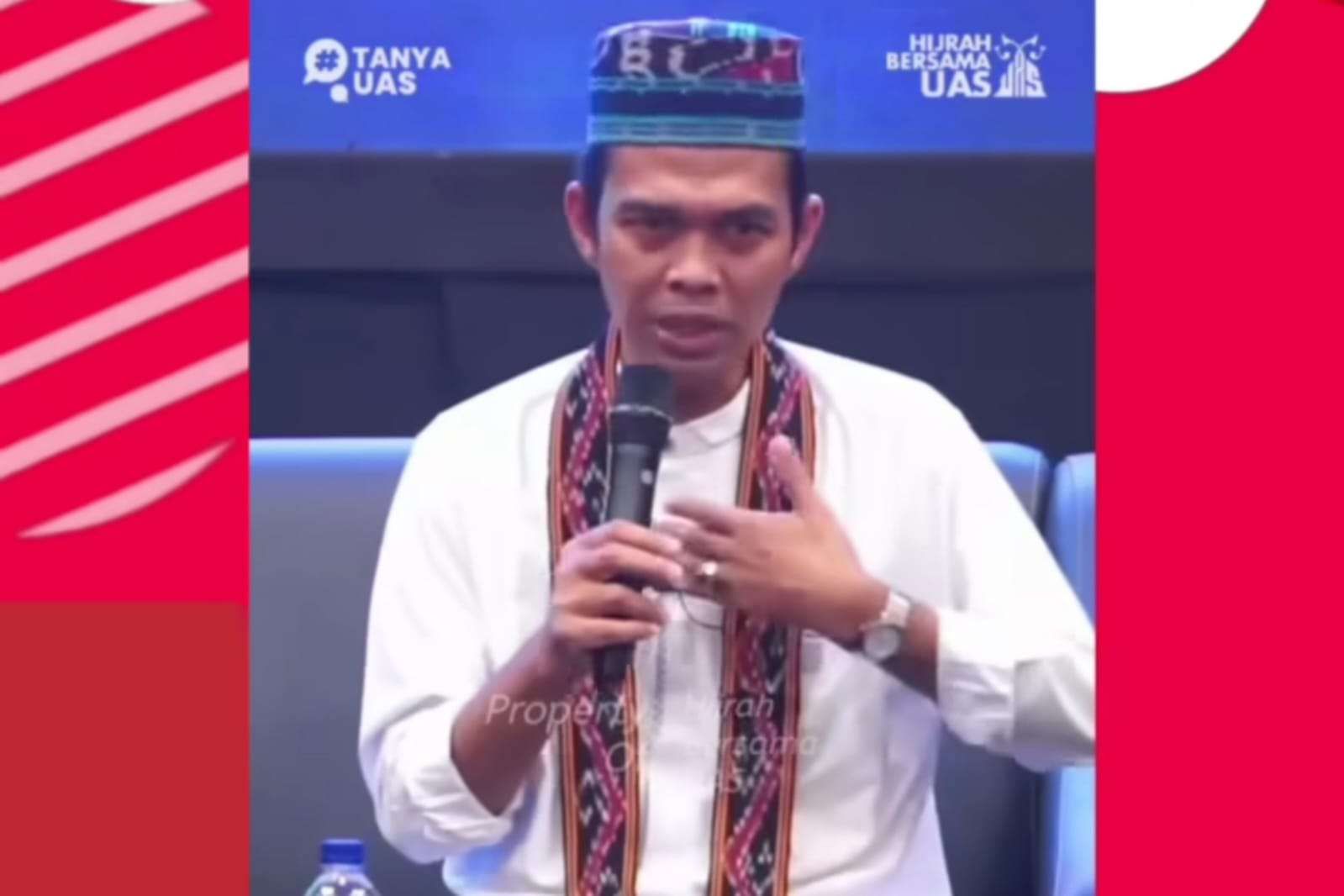 Ustadz Abdul Somad saat mengklarifikasi pajak penghasilan dari Youtube dalam kajiannya (Foto: Instagram @lambeturah)