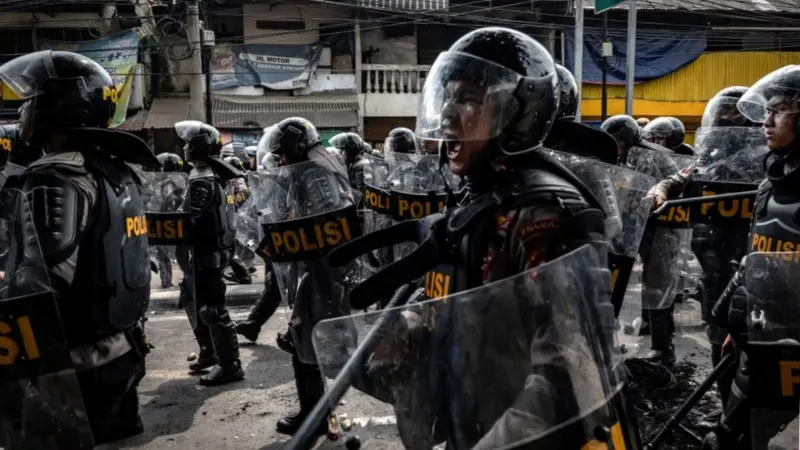 Aparat Kepolisian. (Foto: BBC Indonesia)