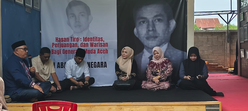 Diskusi publik dan doa khanduri thon untuk memperingati 100 tahun kelahiran mendiang Wali Nanggroe Aceh, Hasan Tiro. Kegiatan ini berlangsung di Sekretariat Aceh Bergerak, Banda Aceh, Jumat (26/9/2025). (Foto: For Nukilan)