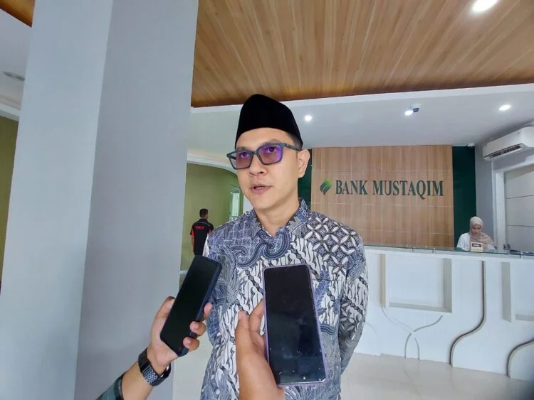 Direktur Utama PT BPRS Mustaqim Aceh, Raisul Mukhlis. (Foto: Cut Nauval D/Waspadaaceh.com).