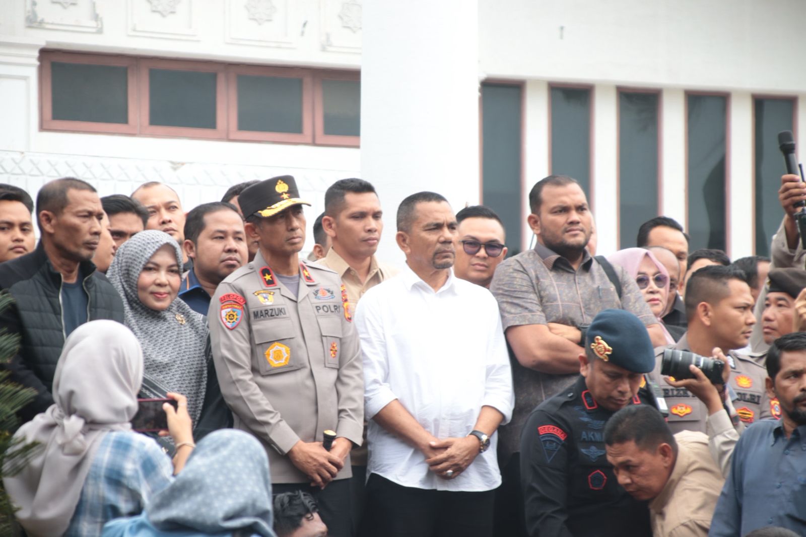 Hadir di Tengah Massa, Kapolda Aceh Tegas Ingatkan Pendemo Agar Tidak Anarkis