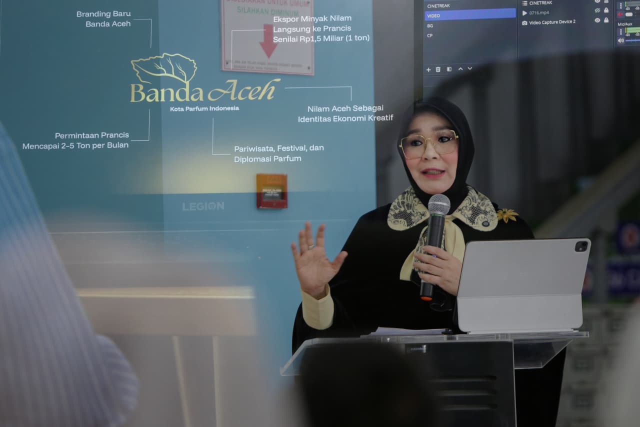 Wali Kota Banda Aceh, Illiza Sa’aduddin Djamal saat menjadi keynote speaker dalam Semiloka Banda Aceh Kota Parfum di Universitas Syiah Kuala (USK), Sabtu (6/9/2025).