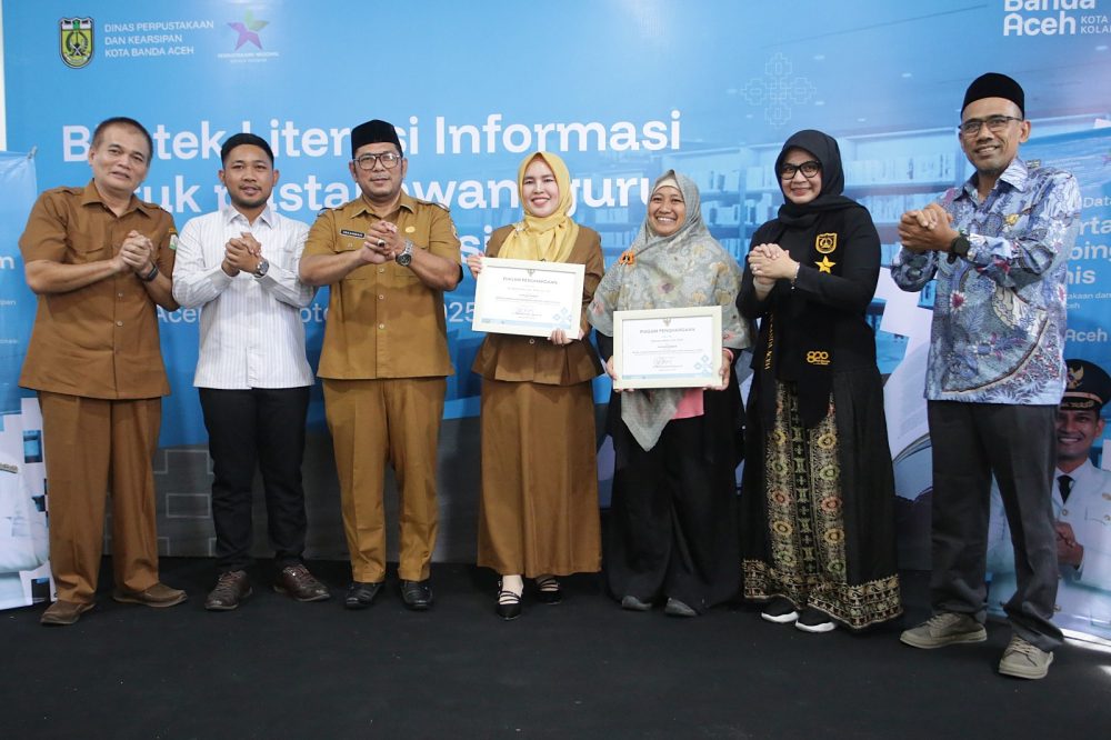 Pemerintah Kota Banda Aceh melalui Dinas Perpustakaan dan Kearsipan menggelar Bimbingan Teknis (Bimtek) Literasi Informasi yang diikuti puluhan pustakawan, guru, dan penggiat literasi pada Selasa, 23 September 2025. (Foto: Pemko Banda Aceh)