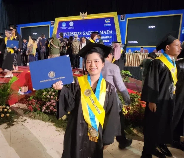 Avellyn Yoan Wiratan, 23 tahun, mencatat prestasi gemilang di Universitas Gadjah Mada (UGM). (Foto: Humas UGM)