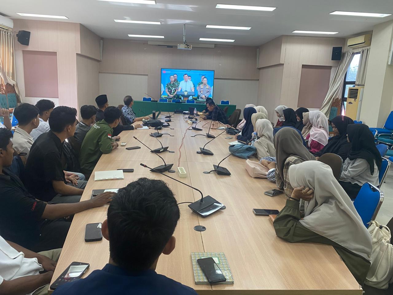 Fakultas Syariah dan Hukum (FSH) Universitas Islam Negeri (UIN) Ar-Raniry Banda Aceh menggelar diskusi ilmiah bertajuk “Meudrah: Kajian Strategis FSH untuk Dunia” pada Kamis, 11 September 2025. (Foto: For Nukilan)
